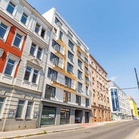 Brand New Two Room Apartment #26 With Free Secure Parking Close To Center プラハ エクステリア 写真