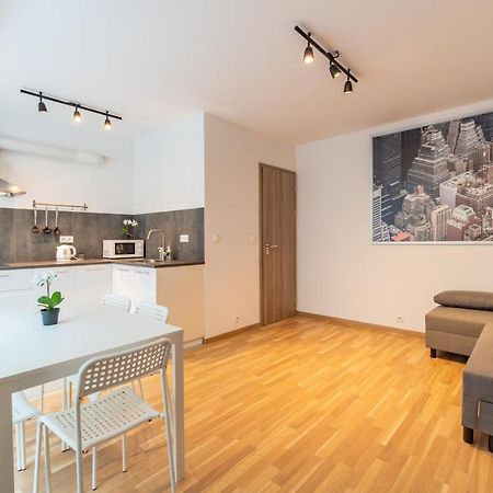 Brand New Two Room Apartment #26 With Free Secure Parking Close To Center プラハ エクステリア 写真