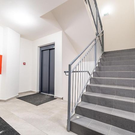 Brand New Two Room Apartment #26 With Free Secure Parking Close To Center プラハ エクステリア 写真