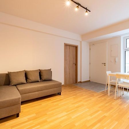 Brand New Two Room Apartment #26 With Free Secure Parking Close To Center プラハ エクステリア 写真