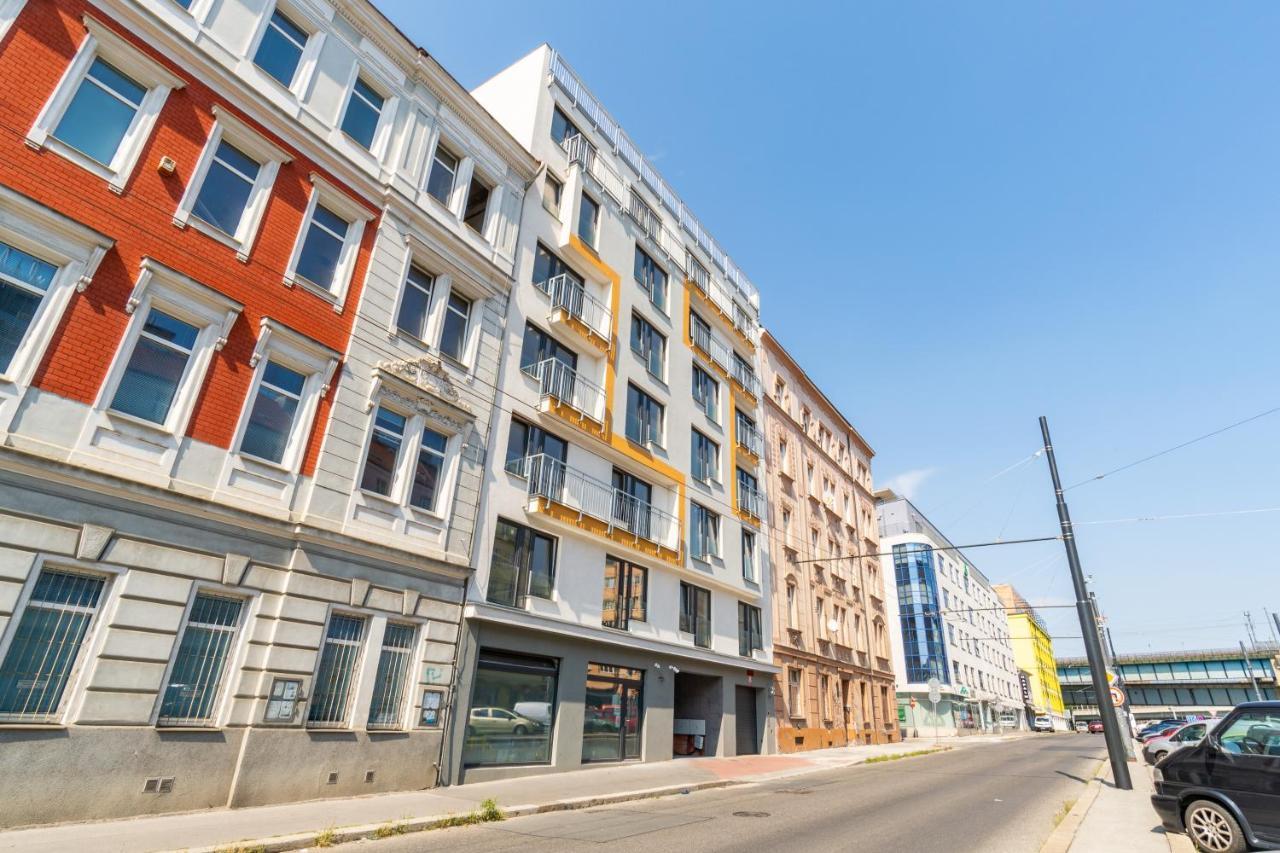 Brand New Two Room Apartment #26 With Free Secure Parking Close To Center プラハ エクステリア 写真