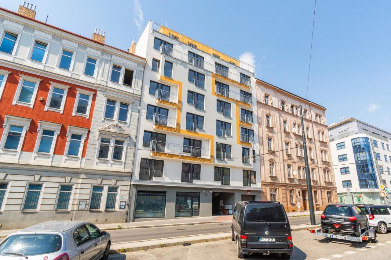 Brand New Two Room Apartment #26 With Free Secure Parking Close To Center プラハ エクステリア 写真