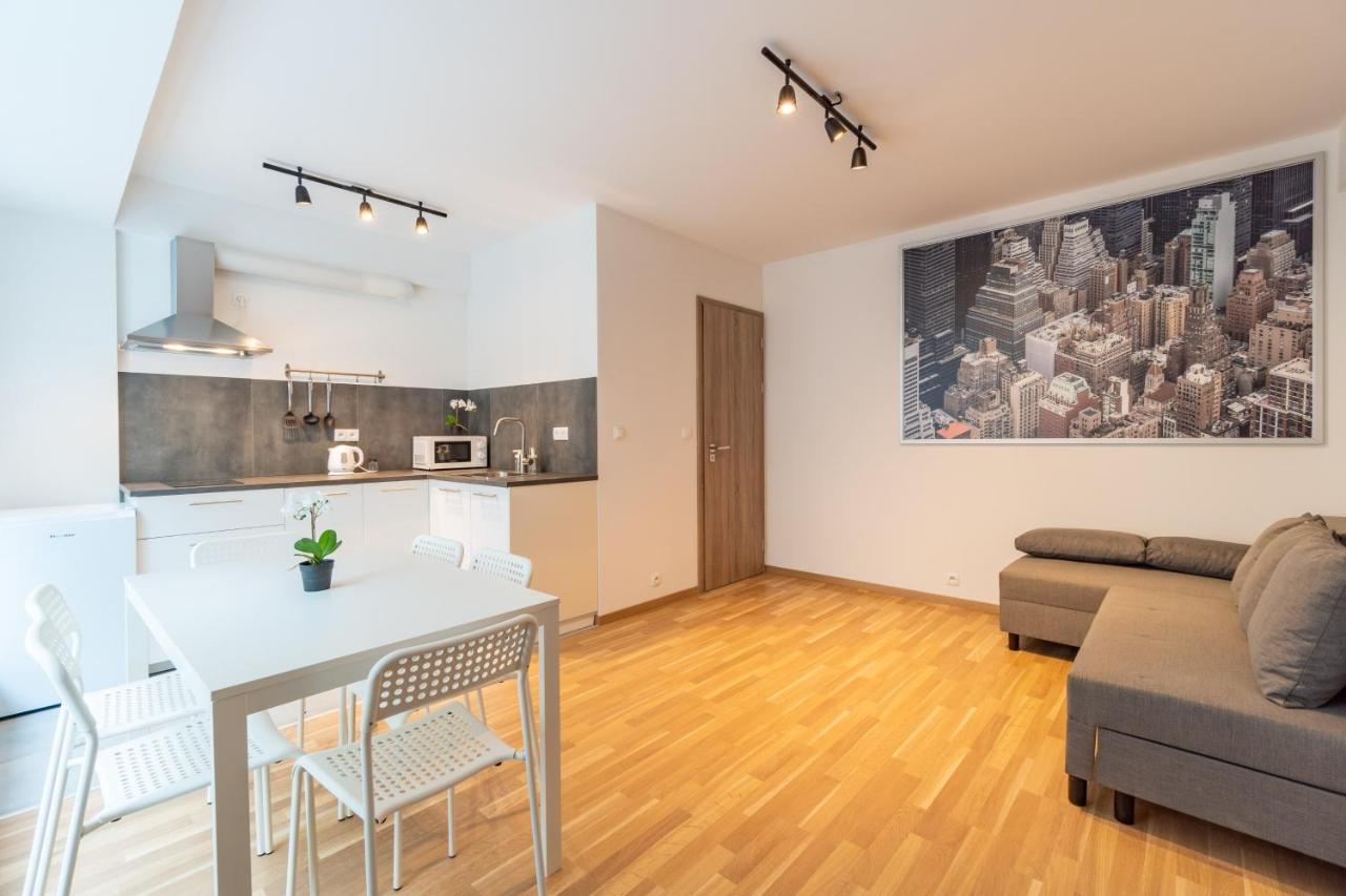 Brand New Two Room Apartment #26 With Free Secure Parking Close To Center プラハ エクステリア 写真