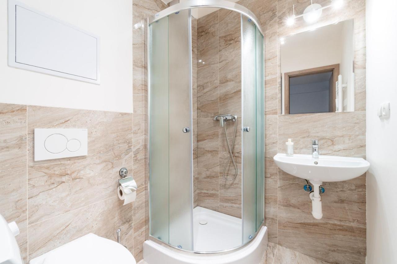 Brand New Two Room Apartment #26 With Free Secure Parking Close To Center プラハ エクステリア 写真