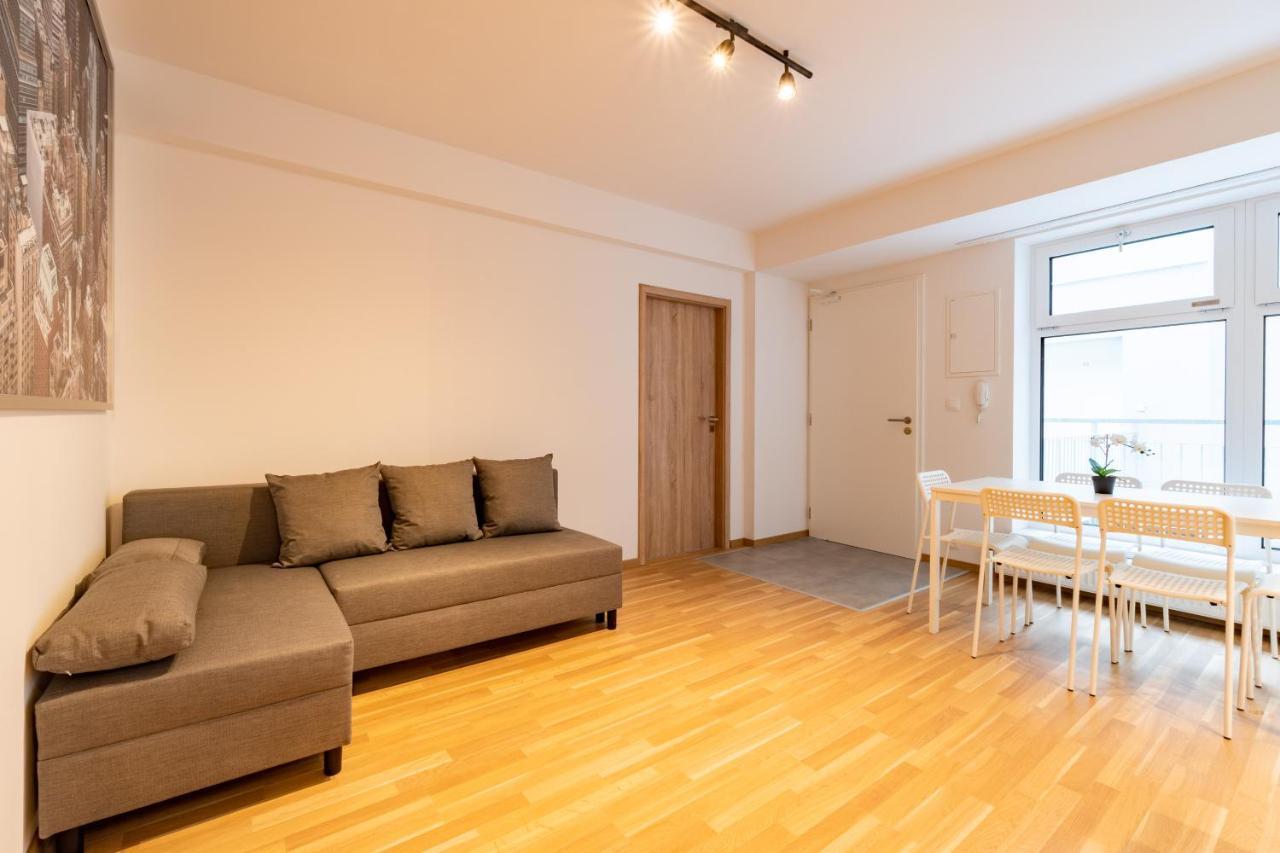 Brand New Two Room Apartment #26 With Free Secure Parking Close To Center プラハ エクステリア 写真