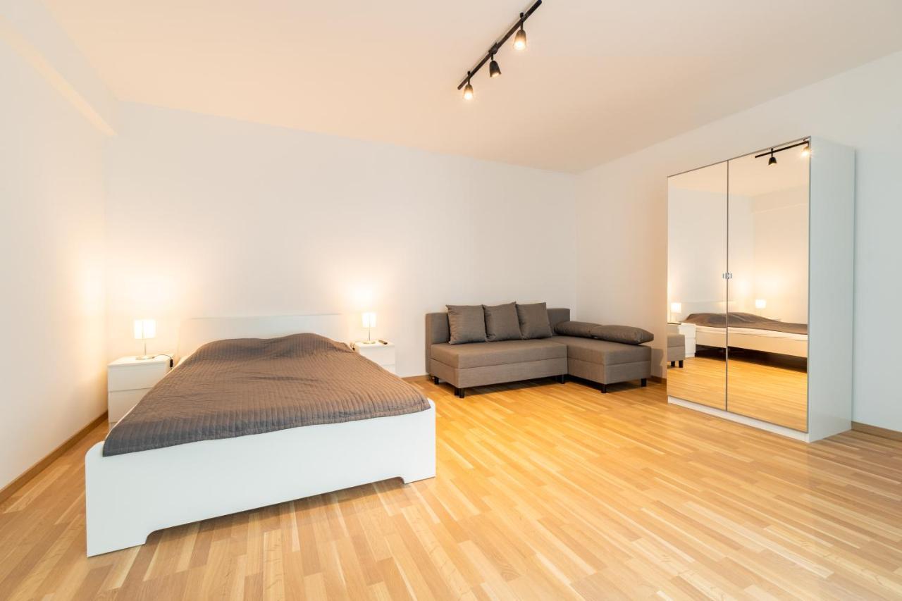 Brand New Two Room Apartment #26 With Free Secure Parking Close To Center プラハ エクステリア 写真