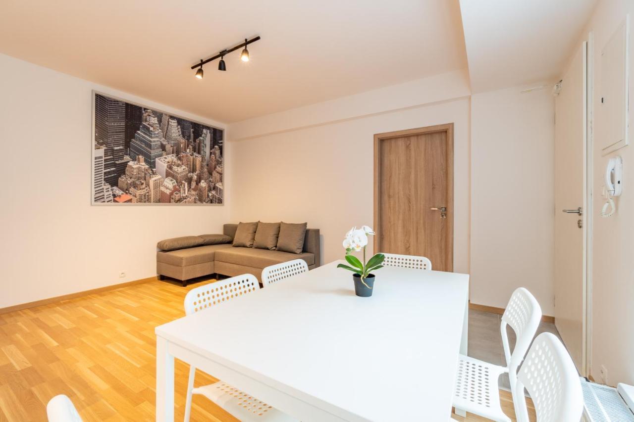 Brand New Two Room Apartment #26 With Free Secure Parking Close To Center プラハ エクステリア 写真