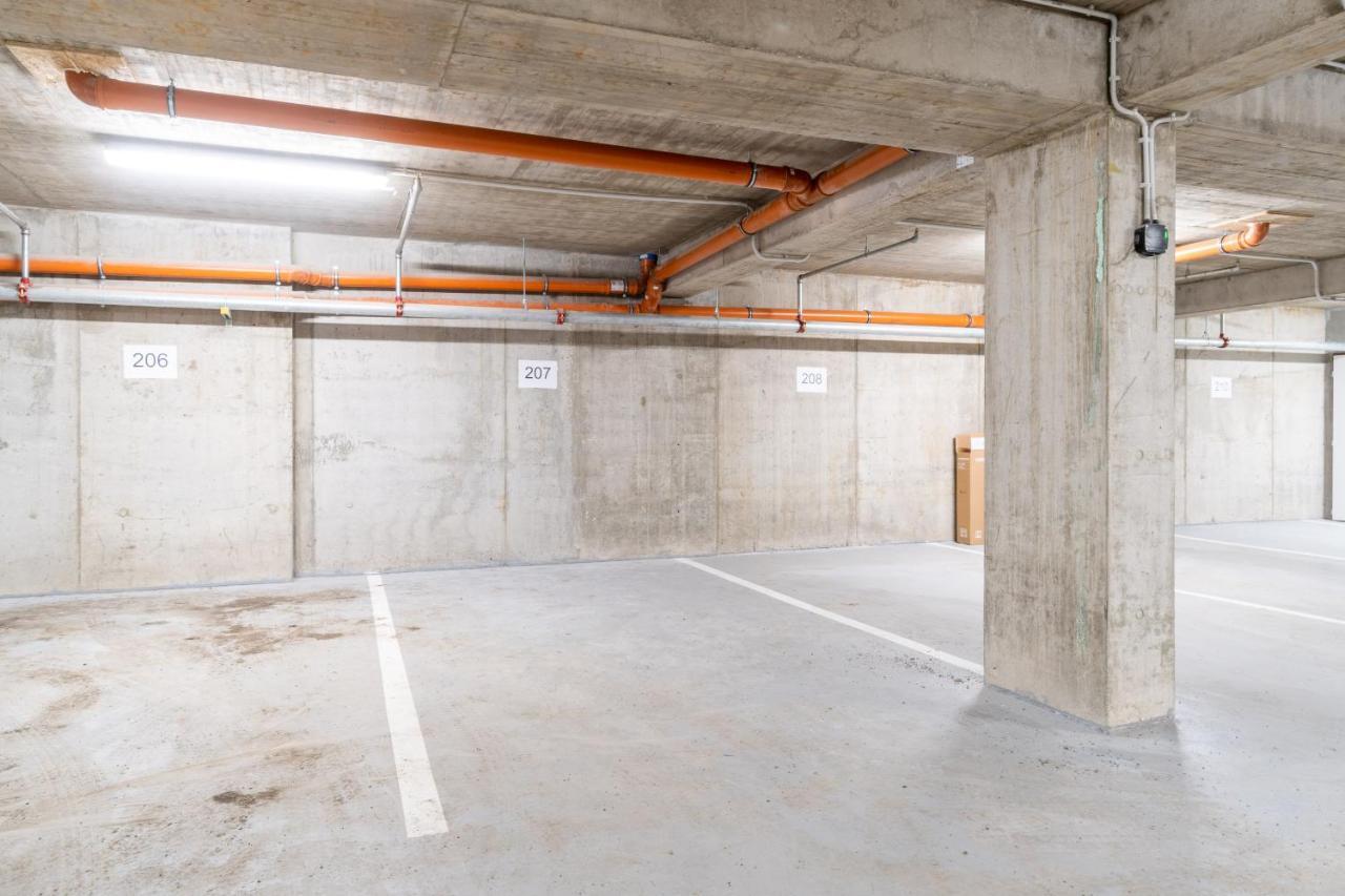 Brand New Two Room Apartment #26 With Free Secure Parking Close To Center プラハ エクステリア 写真