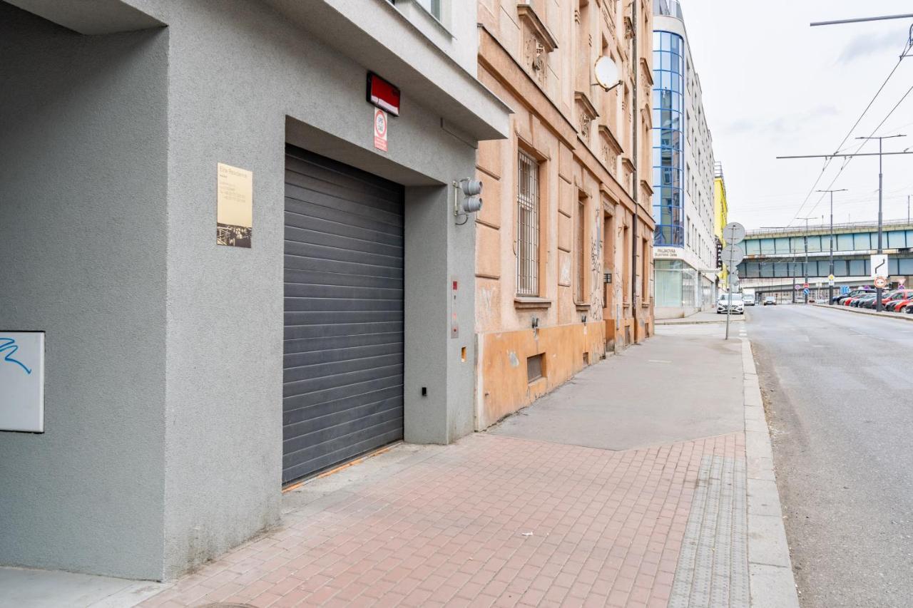 Brand New Two Room Apartment #26 With Free Secure Parking Close To Center プラハ エクステリア 写真