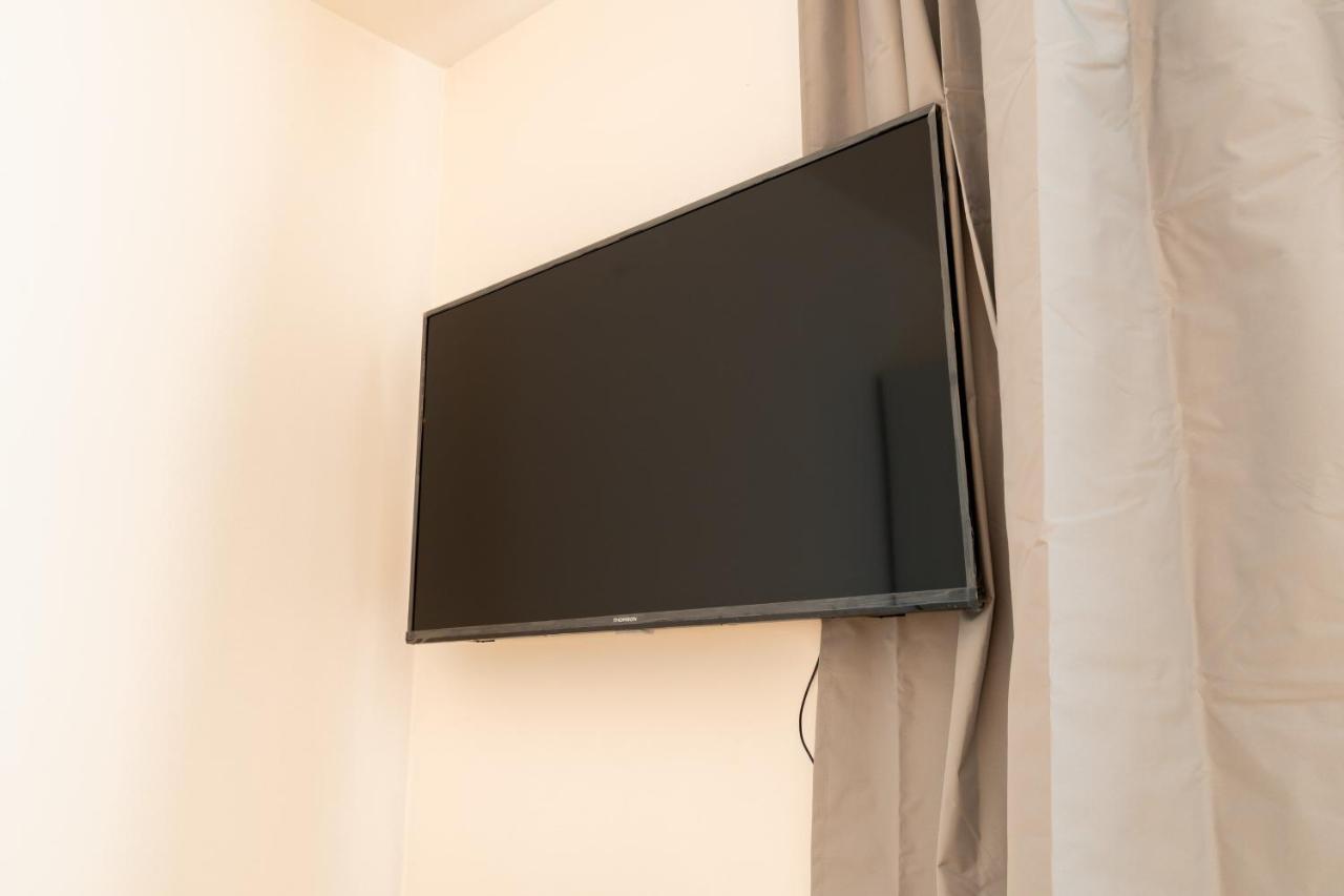 Brand New Two Room Apartment #26 With Free Secure Parking Close To Center プラハ エクステリア 写真
